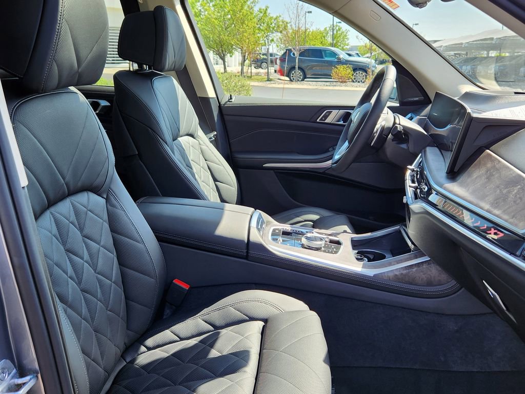 Used 2024 BMW X7 xDrive40i w/ Premium Package image 19