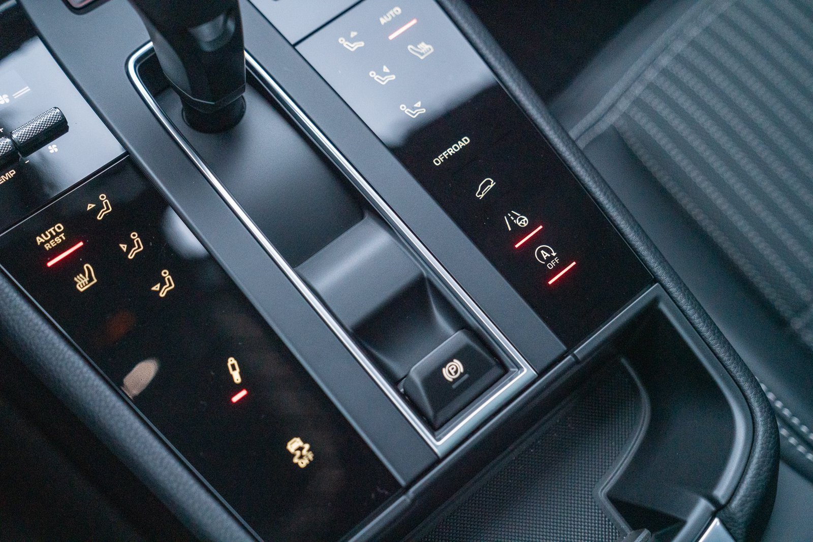 Certified 2026 Porsche Macan Turbo AWD/4WD image 21
