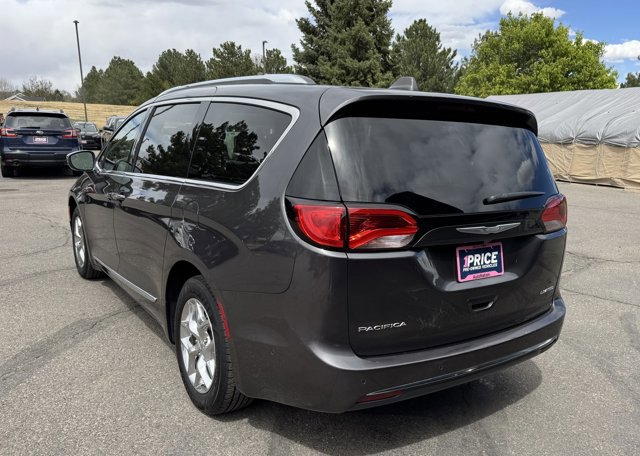 Used 2018 Chrysler Pacifica Limited w/ Advanced Safetytec Group FWD image 5