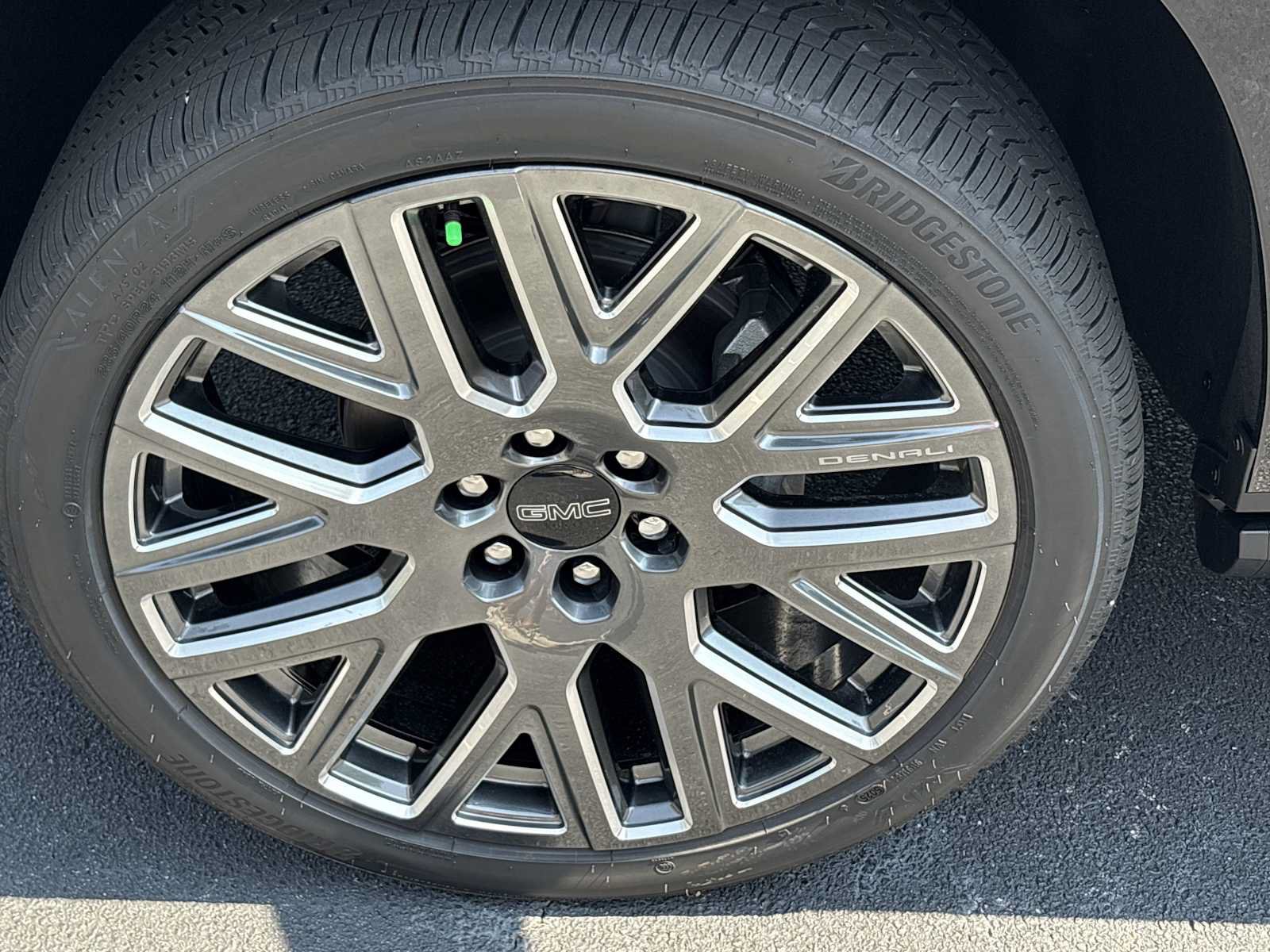New 2026 GMC Yukon Denali Ultimate AWD/4WD image 24