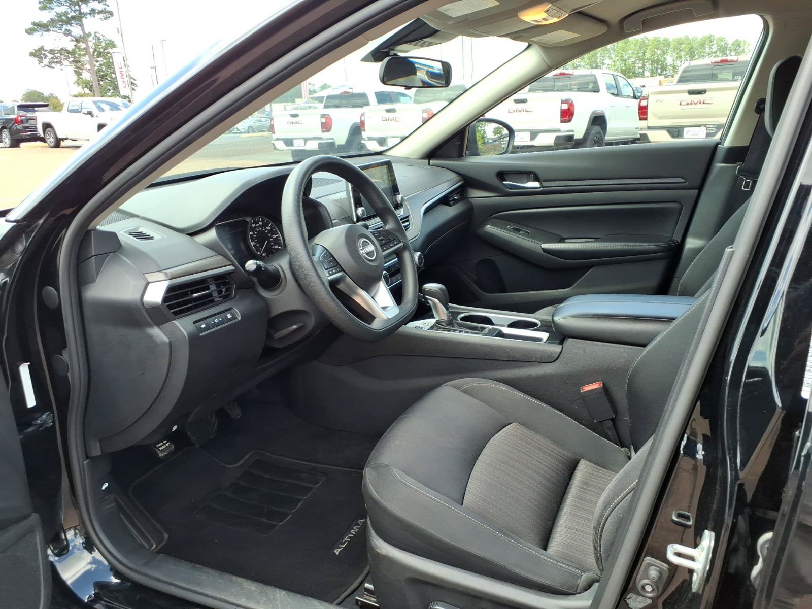 Used 2024 Nissan Altima 2.5 SV FWD image 20
