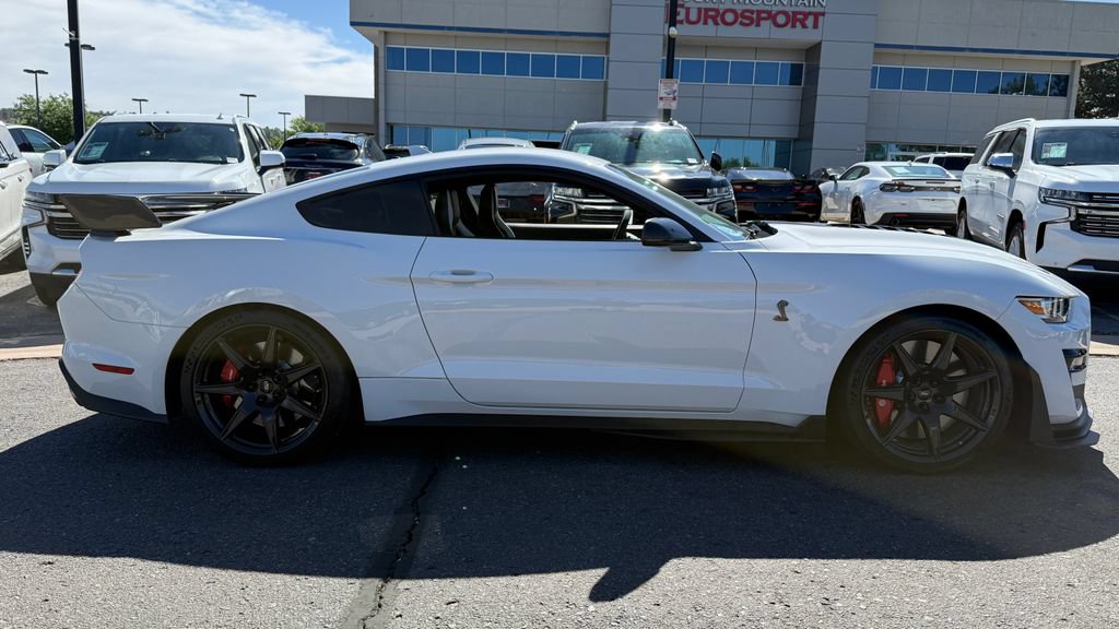 Used 2020 Ford Mustang Shelby GT500 w/ Carbon Fiber Track Pack RWD image 6