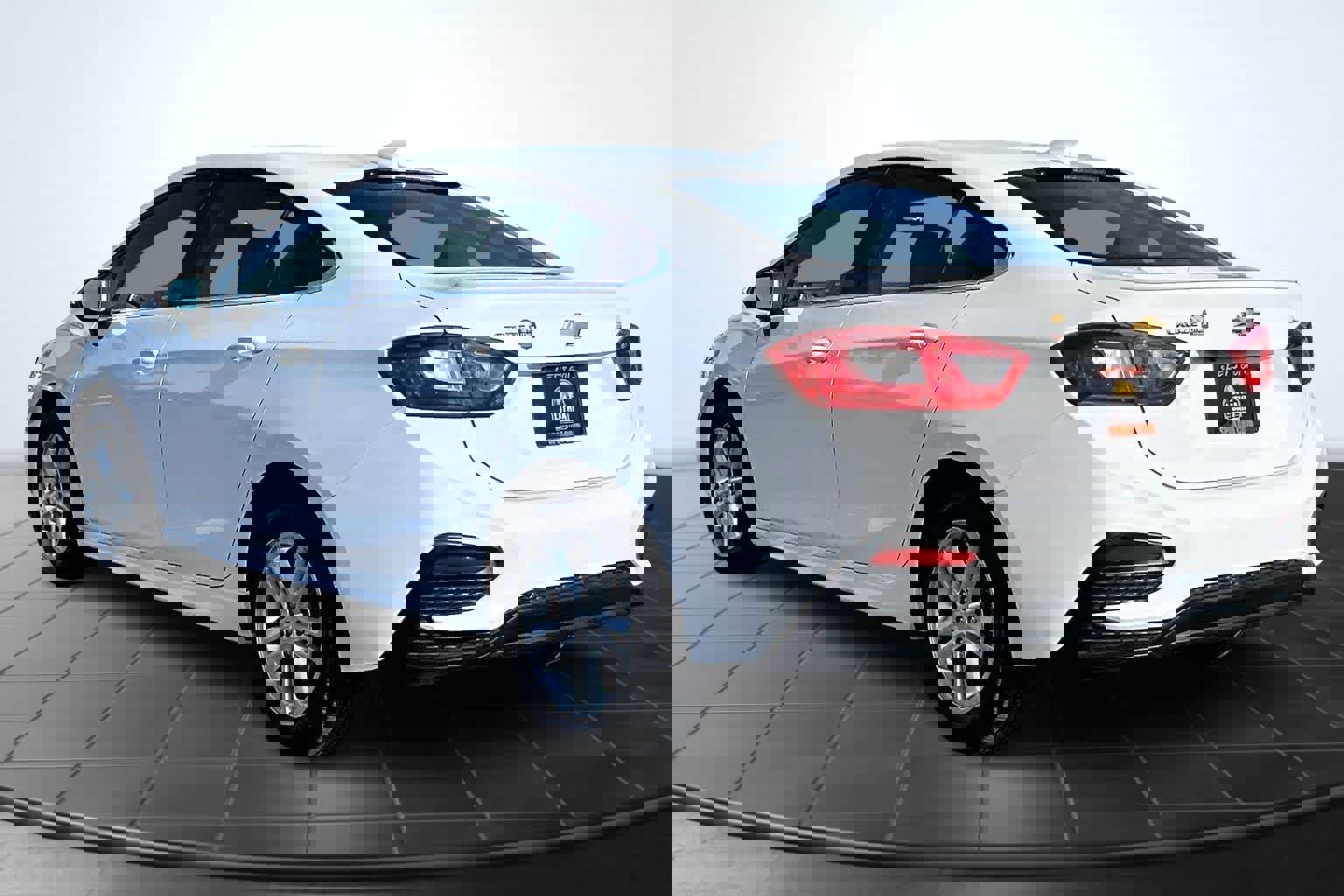 Used 2017 Chevrolet Cruze LT w/ RS Package image 4