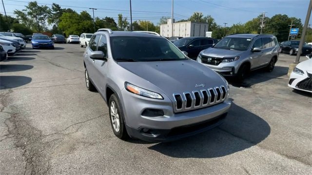Used 2018 Jeep Cherokee Latitude Plus w/ Comfort/Convenience Group image 3