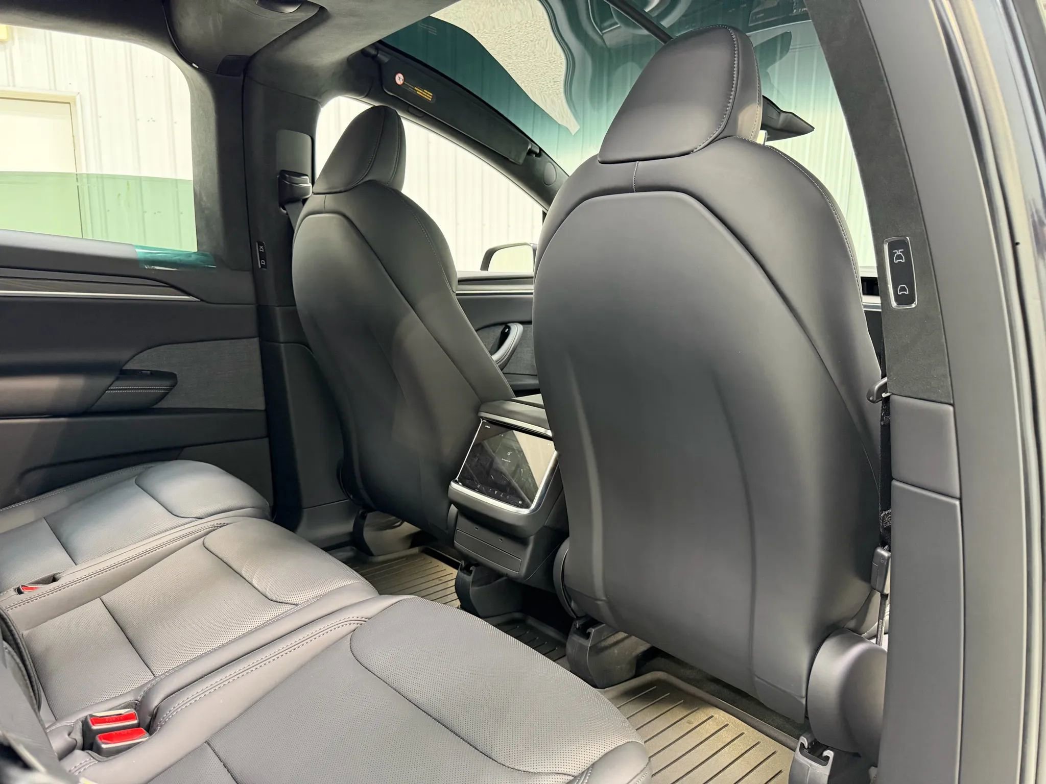 Used 2025 Tesla Model X image 18