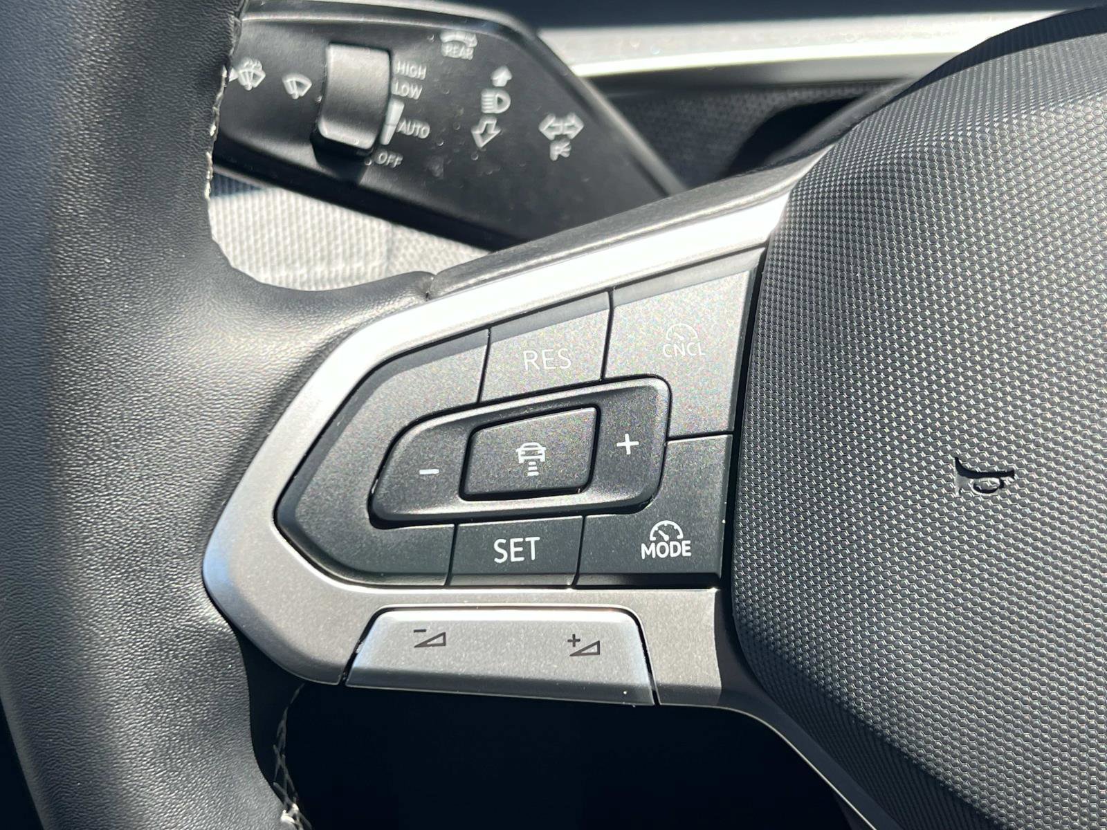Certified 2025 Volkswagen Tiguan S FWD image 9