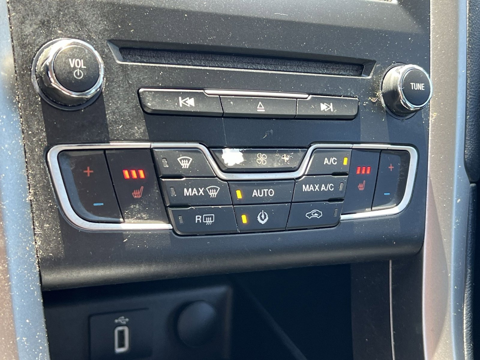 Used 2018 Ford Fusion Energi SE FWD image 16