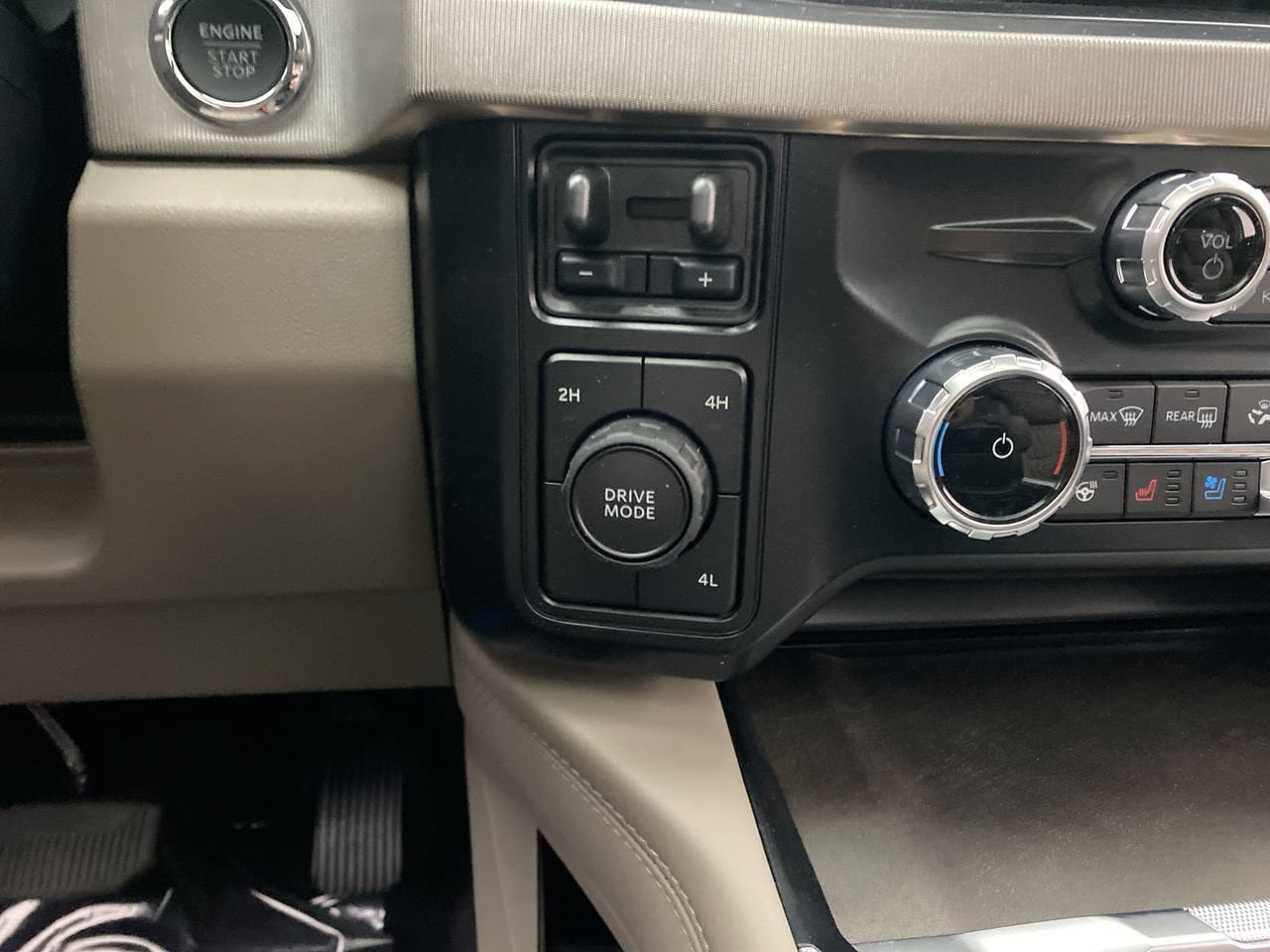 New 2026 Ford F250 Platinum w/ Platinum Plus Package AWD/4WD image 20