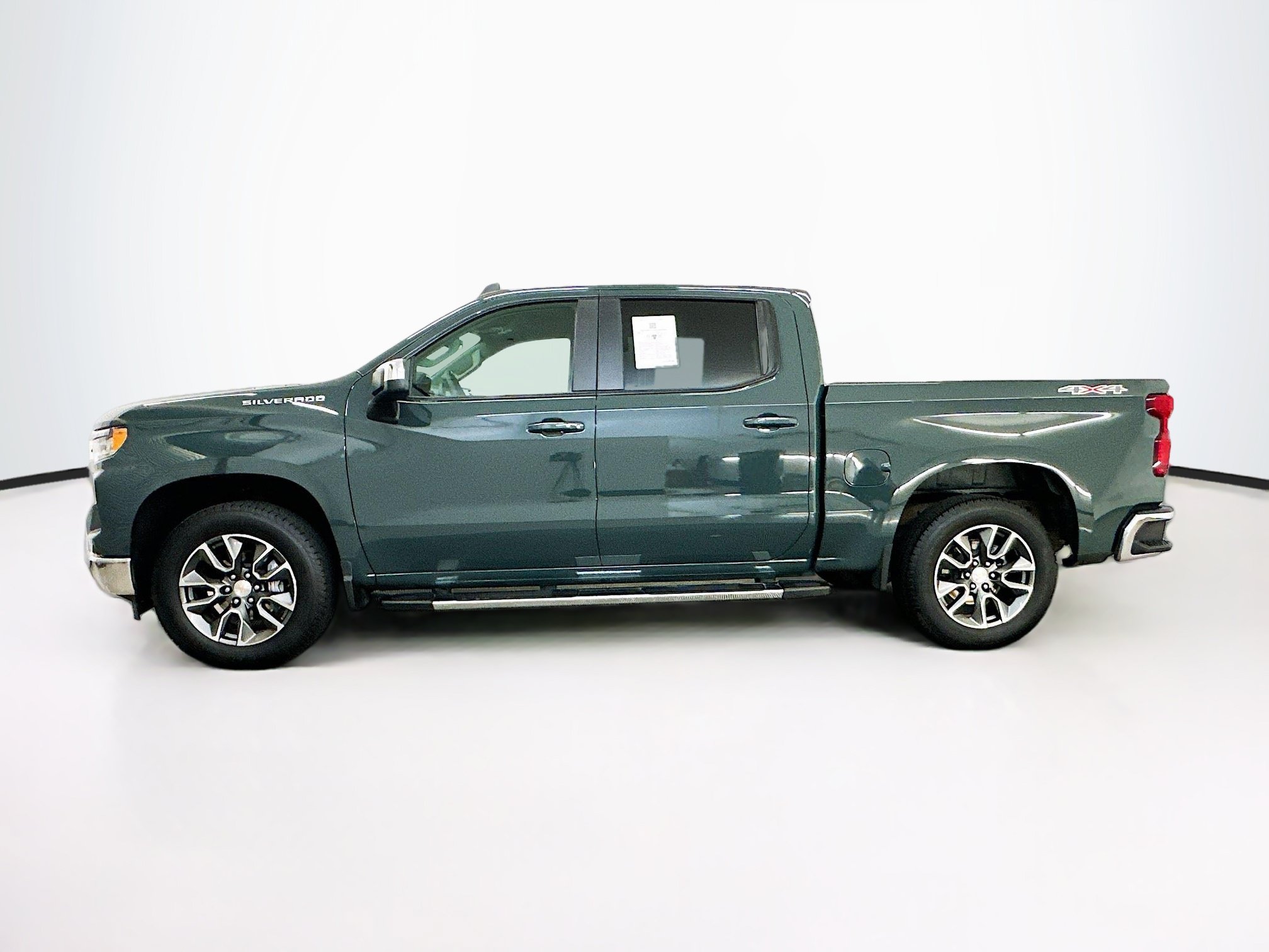Used 2025 Chevrolet Silverado 1500 LT AWD/4WD image 4