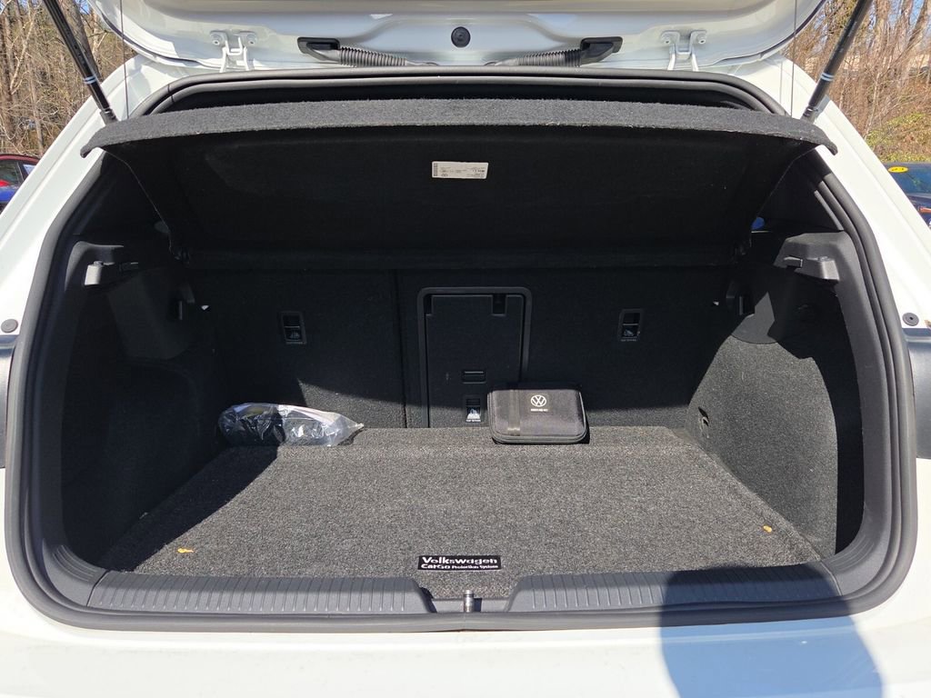 Used 2023 Volkswagen Golf 20th Anniversary Edition image 17