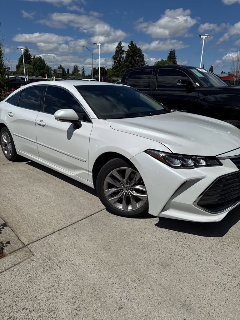 Used 2021 Toyota Avalon XLE FWD image 2