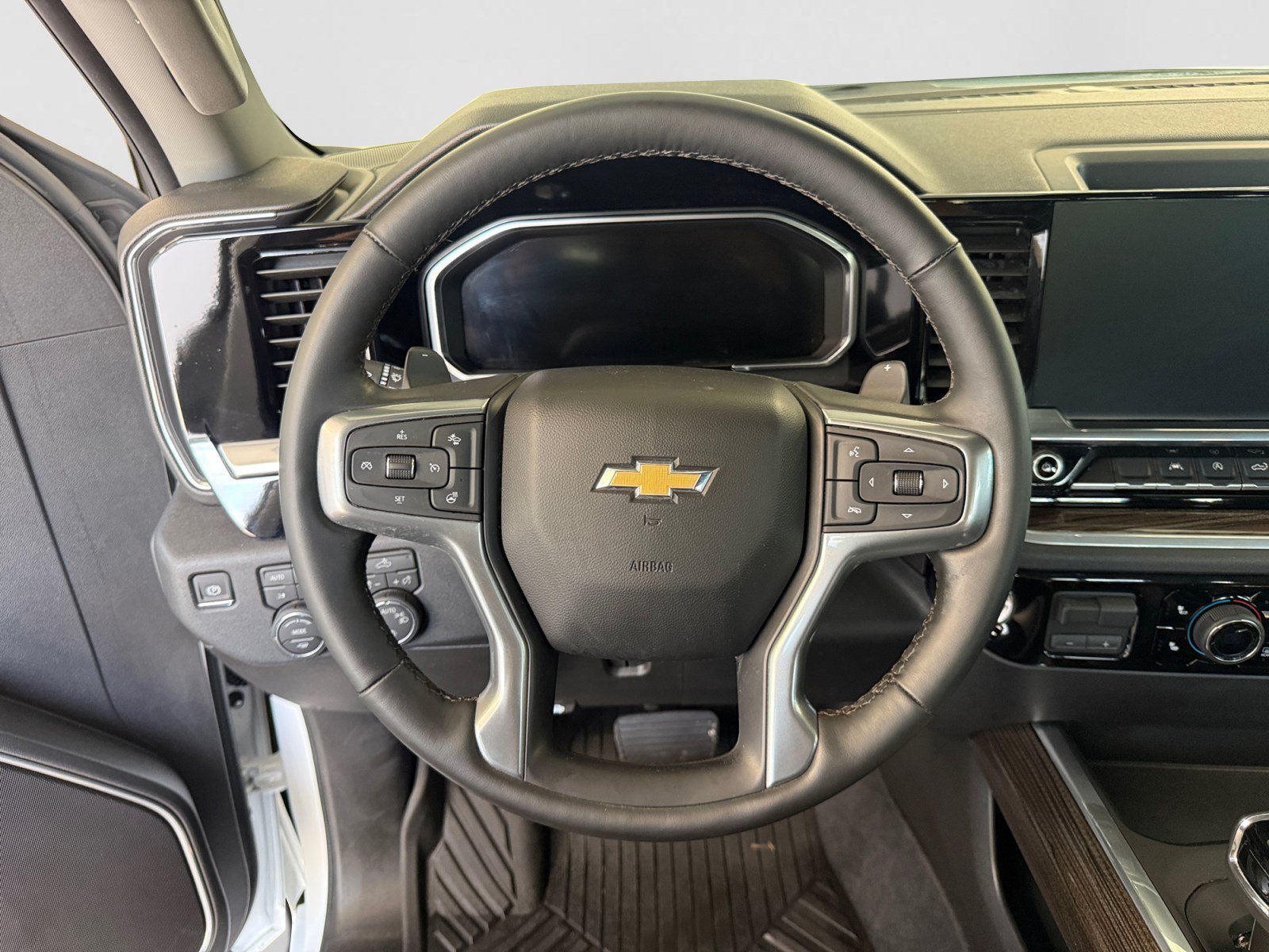 Used 2026 Chevrolet Silverado 1500 LT w/ Z71 Off-Road Package AWD/4WD image 23