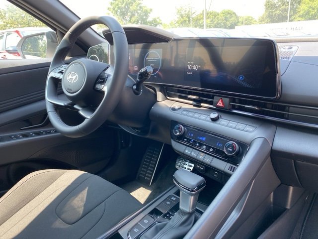 New 2025 Hyundai Elantra SEL image 36