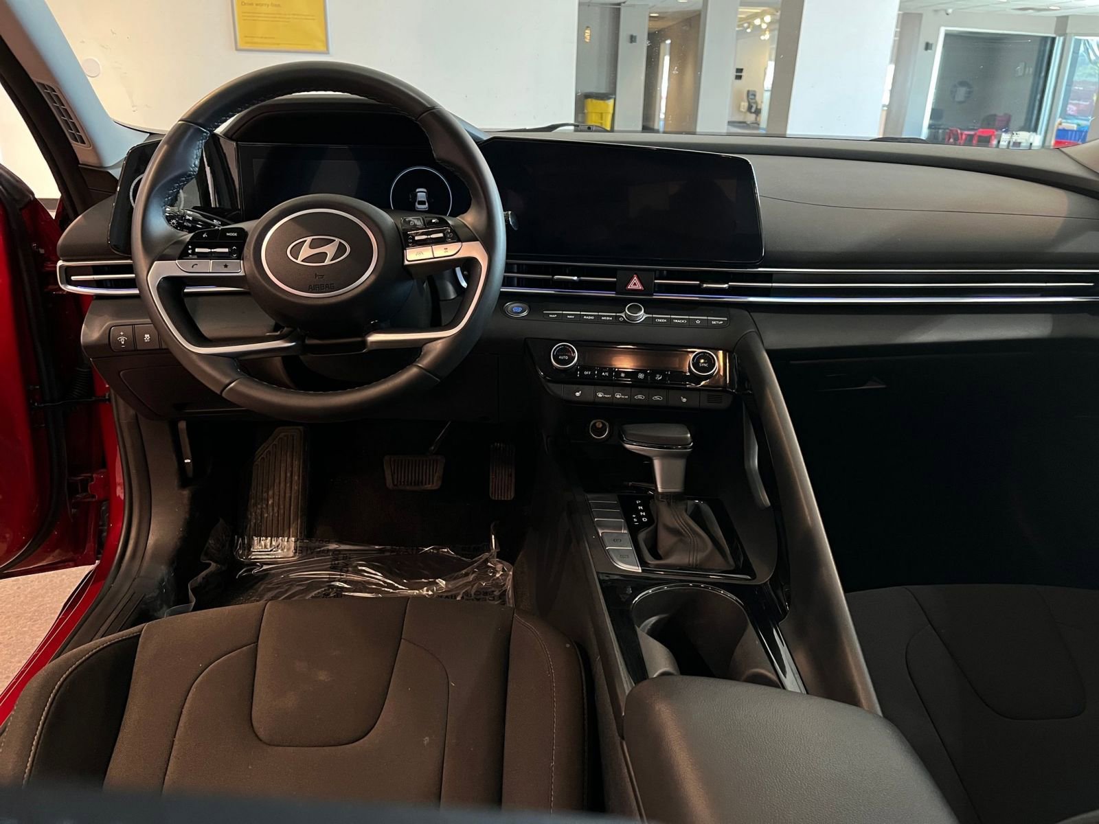 Used 2025 Hyundai Elantra SEL image 35