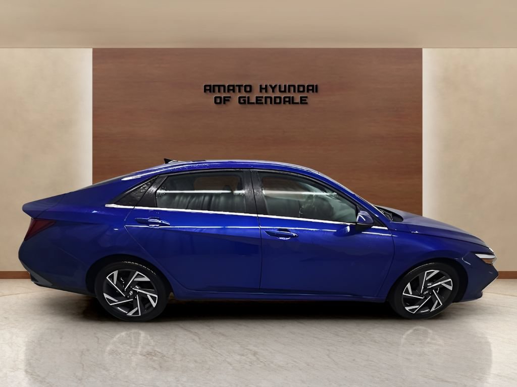 Certified 2025 Hyundai Elantra Limited FWD image 7