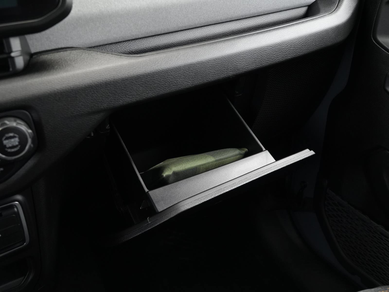 Used 2025 Jeep Wrangler Sport S image 27