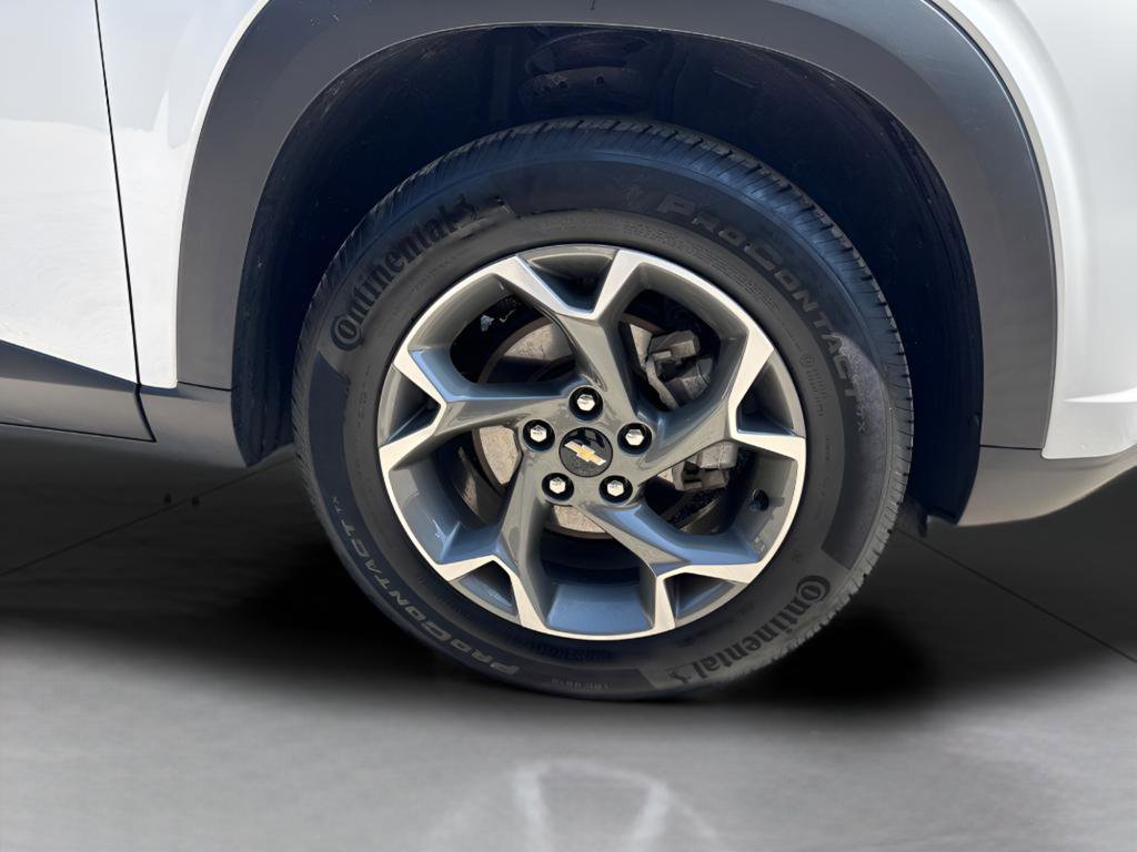 Used 2024 Chevrolet Trax LT w/ LT Convenience Package FWD image 2