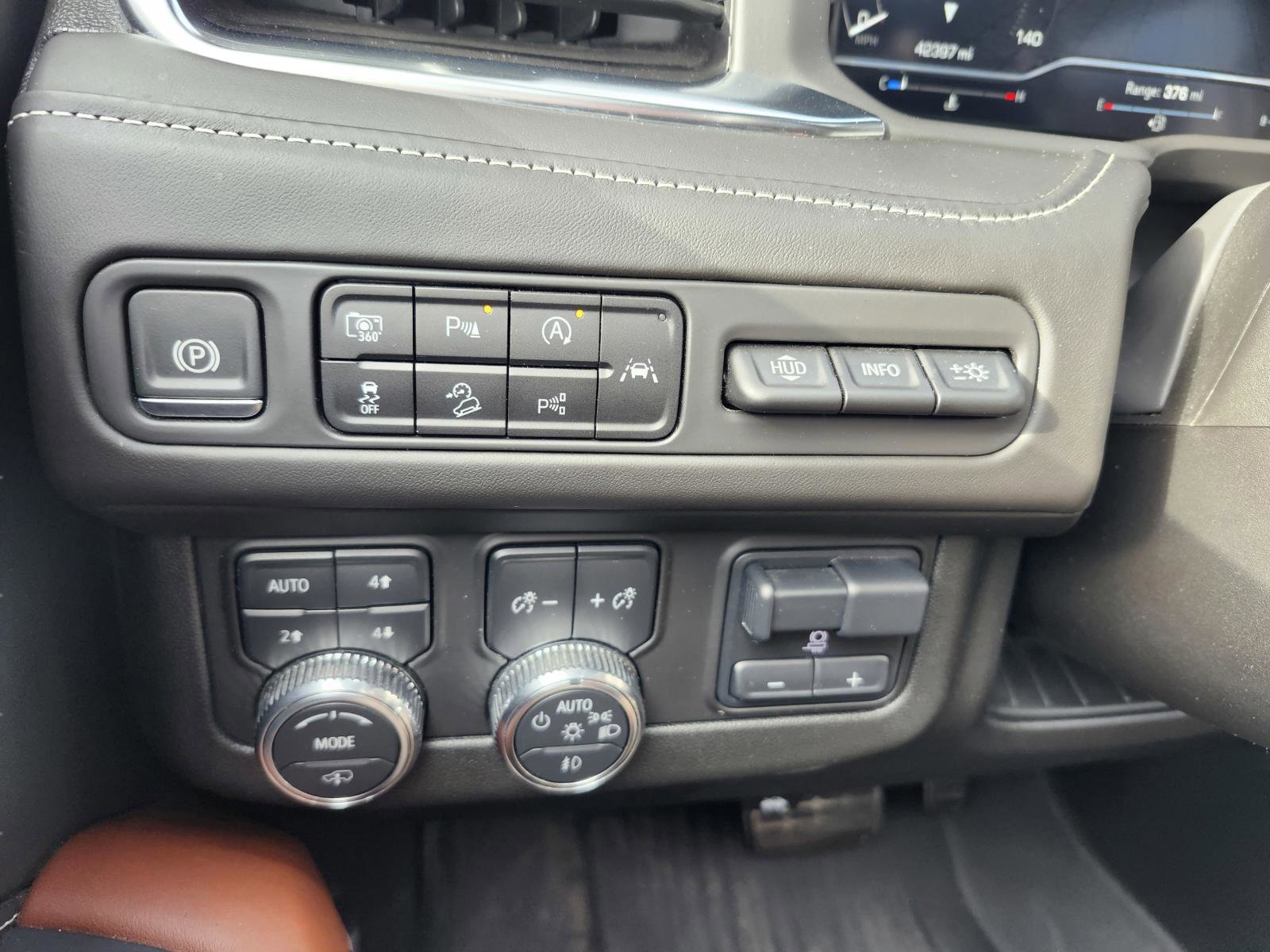 Used 2024 GMC Yukon XL Denali Ultimate w/ LPO, Floor Liner Package image 16