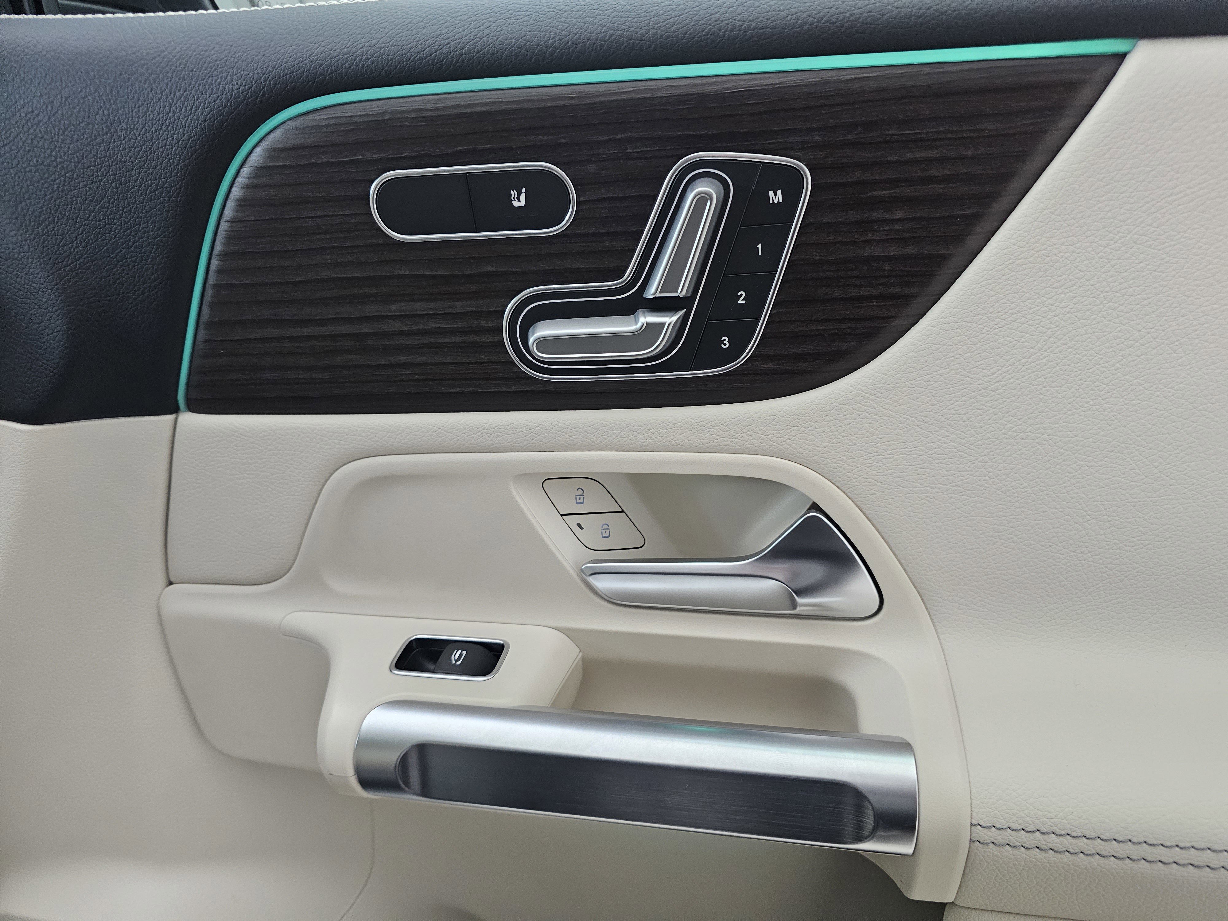 New 2026 Mercedes-Benz GLB 250 4MATIC image 18