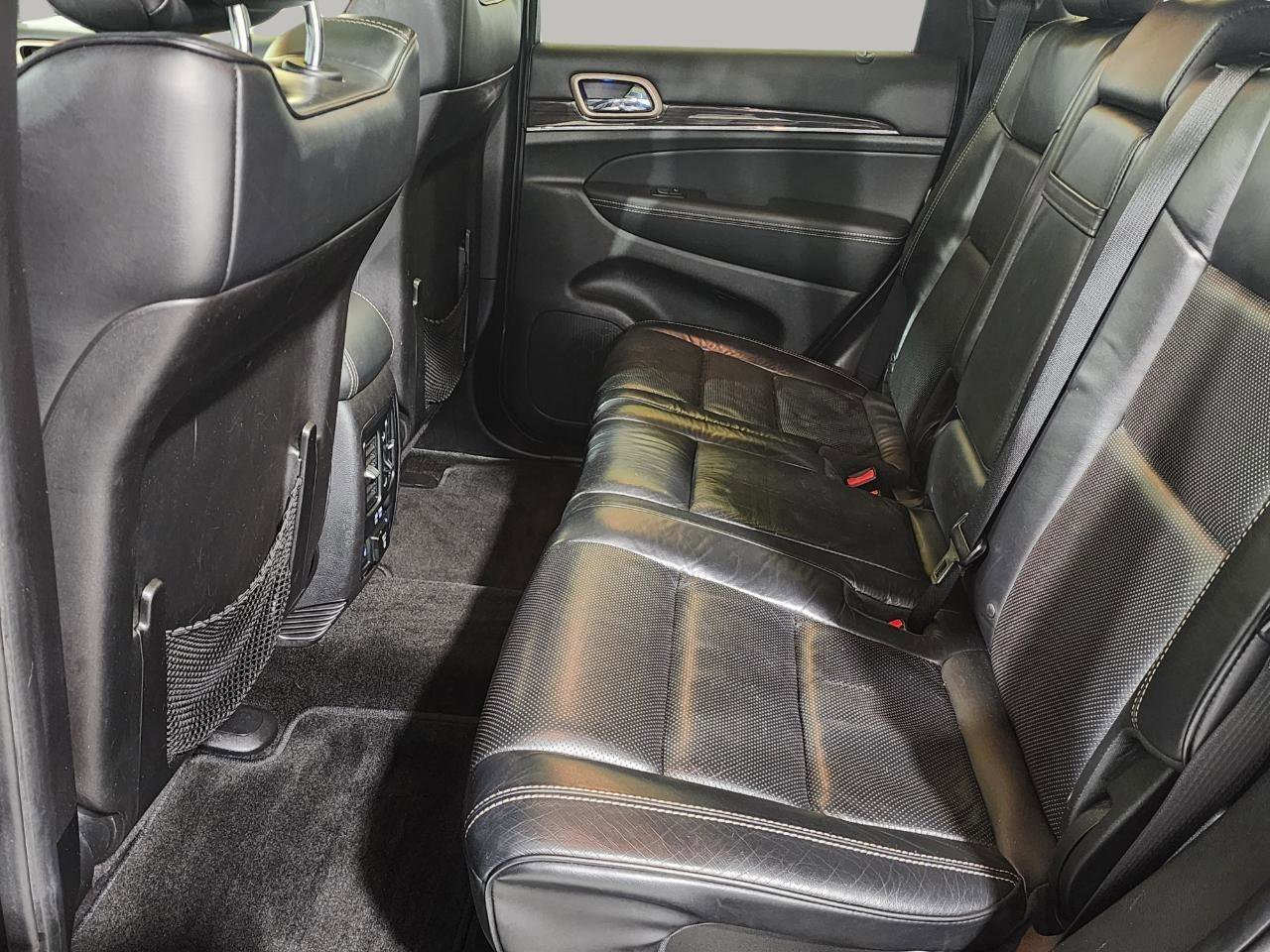 Used 2015 Jeep Grand Cherokee Overland w/ Advanced Technology Group image 23