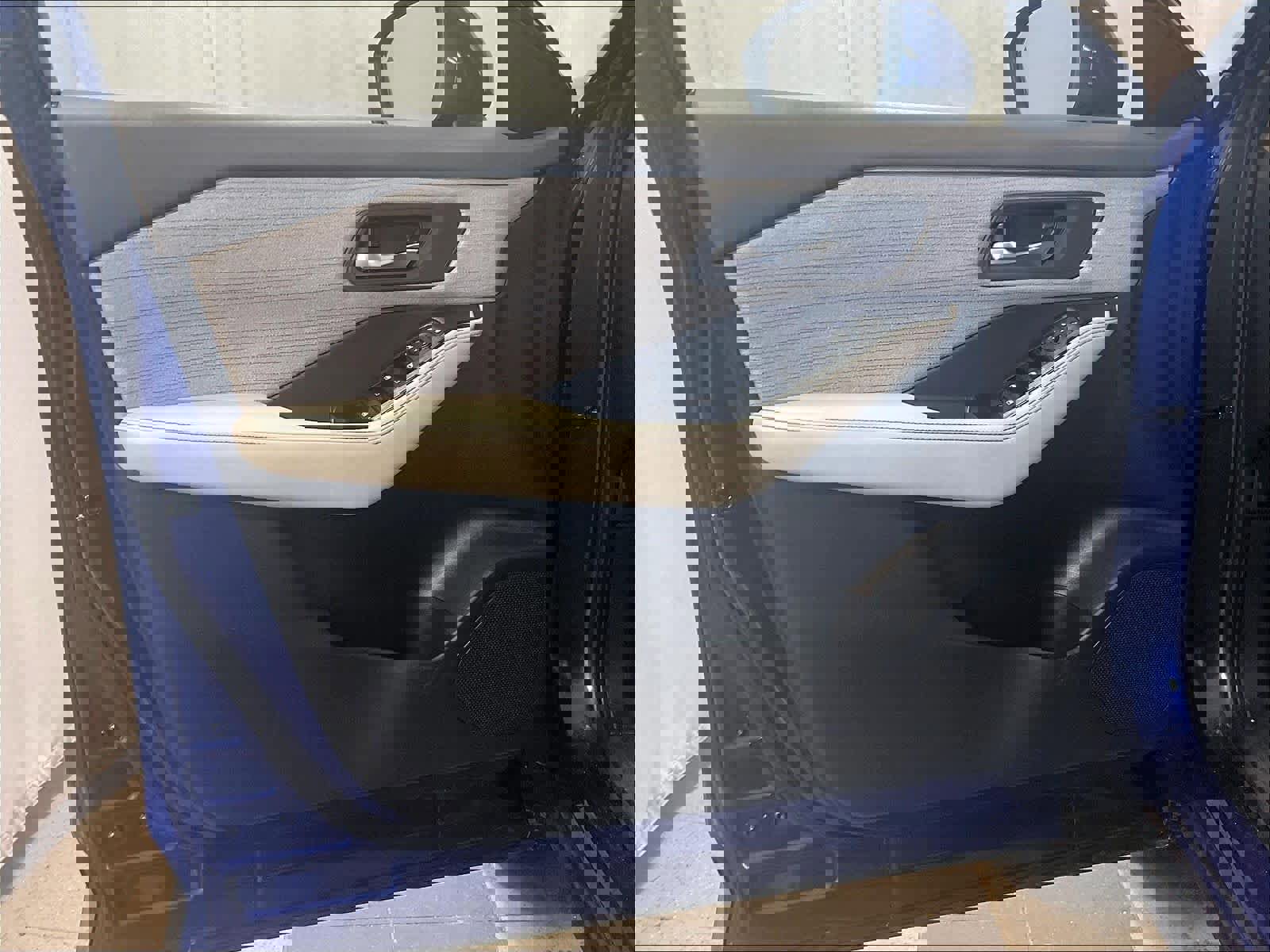 Used 2021 Nissan Rogue SV image 9