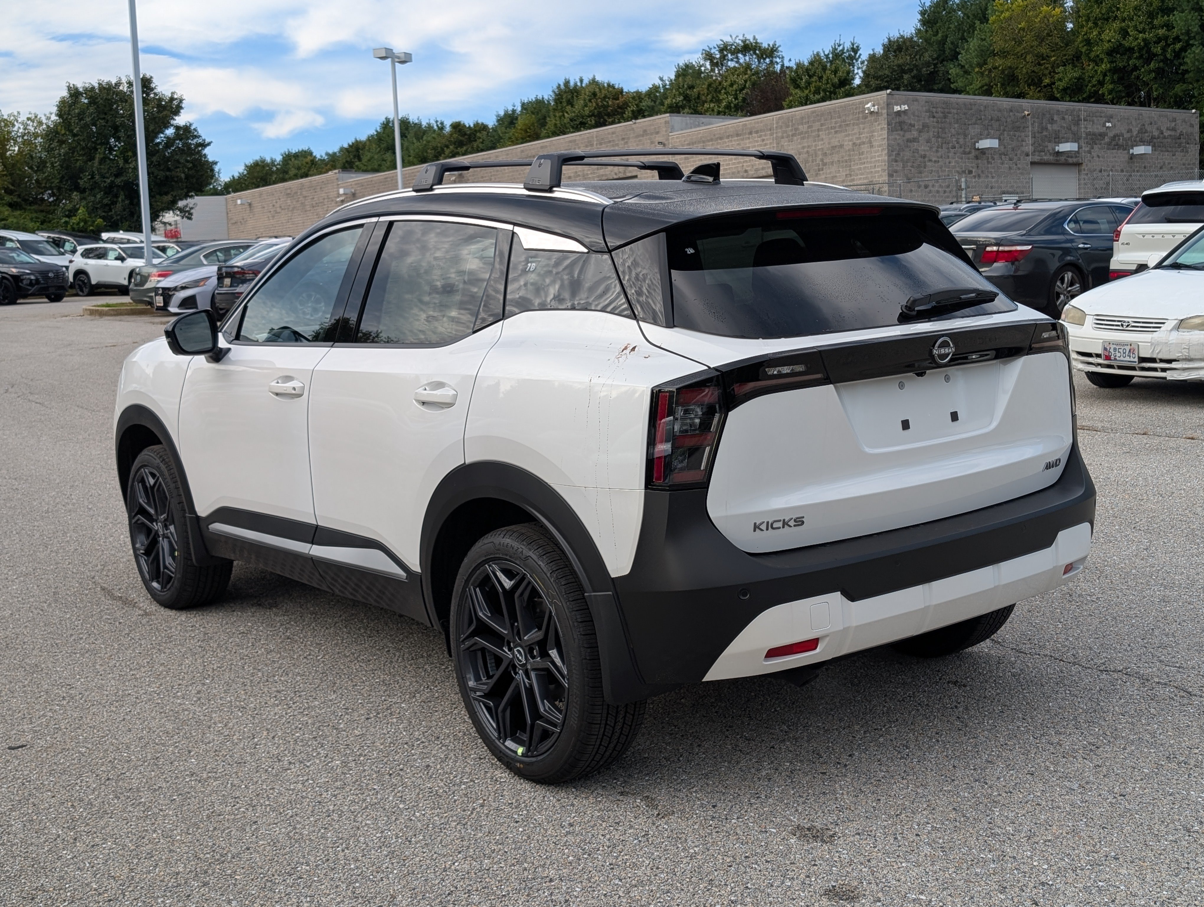 New 2027 Nissan Kicks SR AWD/4WD image 4