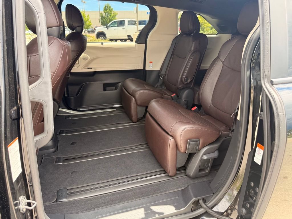 Used 2023 Toyota Sienna Platinum AWD/4WD image 28