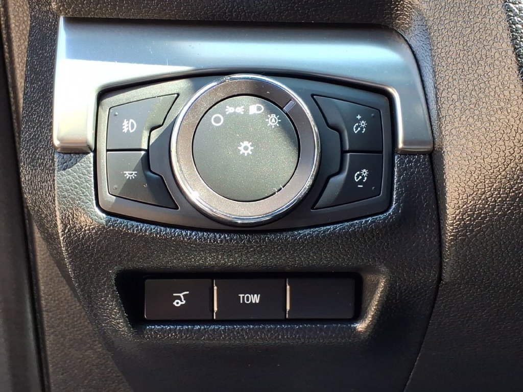 Certified 2019 Ford Explorer XLT w/ Equipment Group 202A AWD/4WD image 21