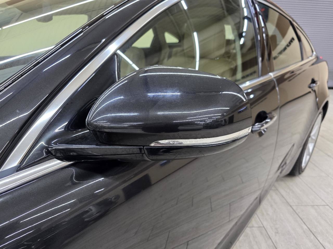 Used 2012 Jaguar XJ RWD image 11