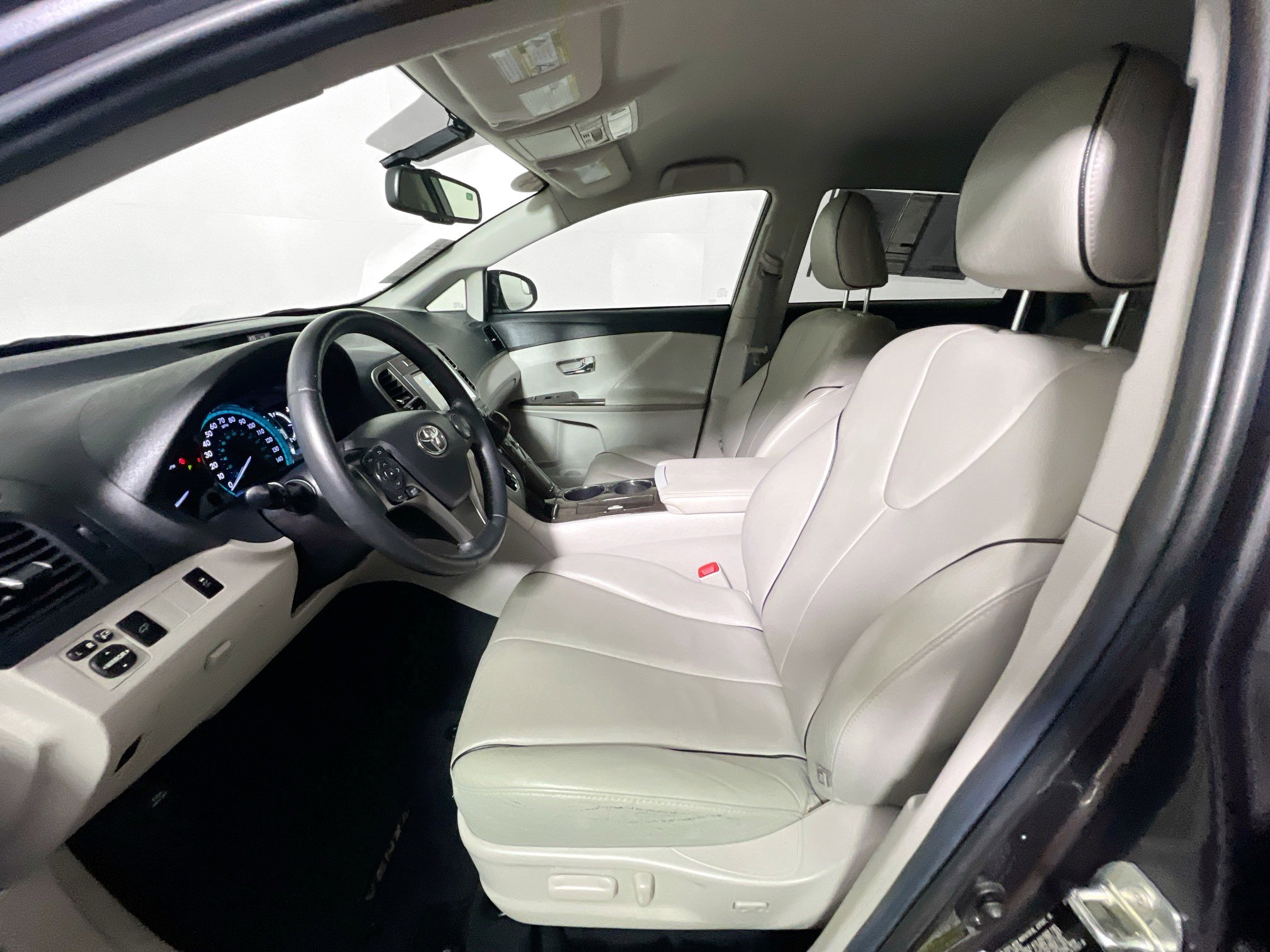 Used 2014 Toyota Venza XLE image 14