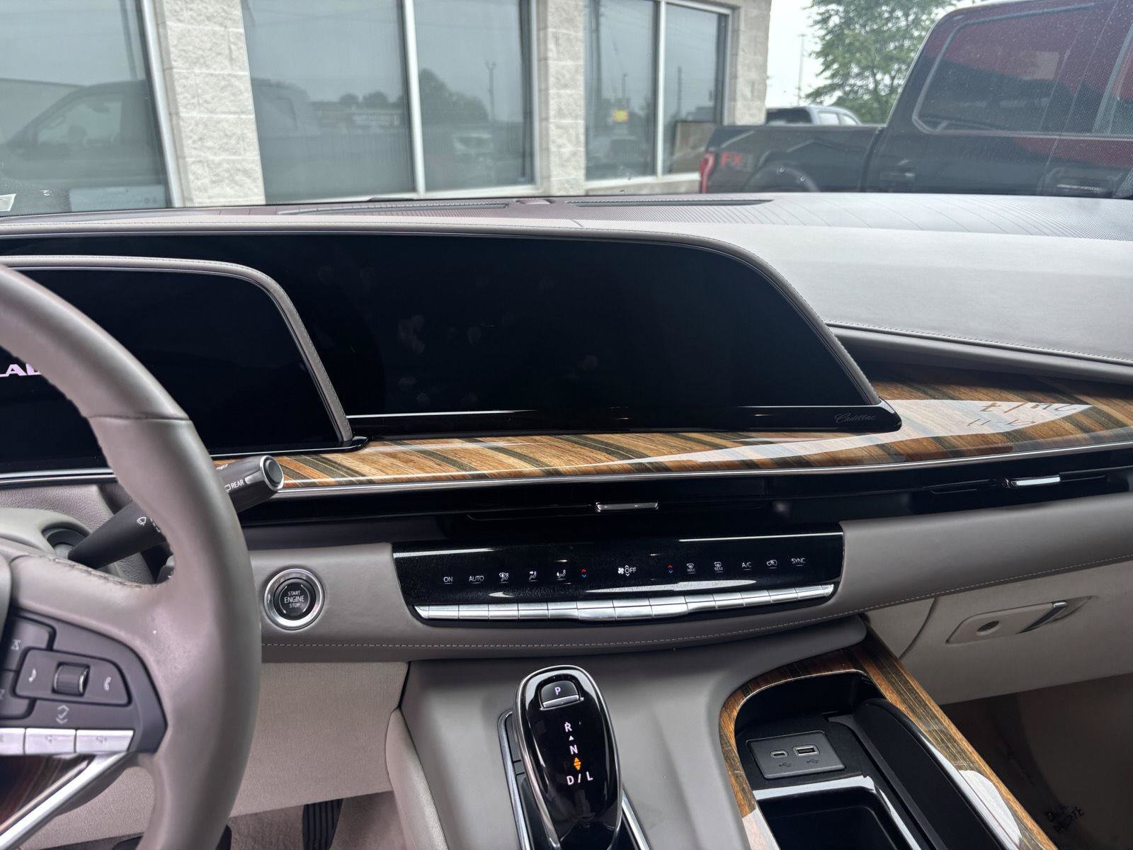 Used 2021 Cadillac Escalade ESV Premium Luxury Platinum AWD/4WD image 11