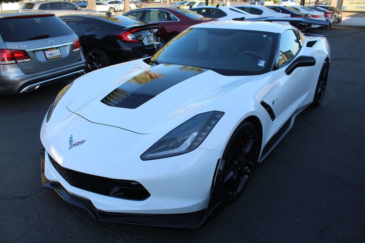 Used 2018 Chevrolet Corvette Stingray Coupe w/ 1LT RWD image 4
