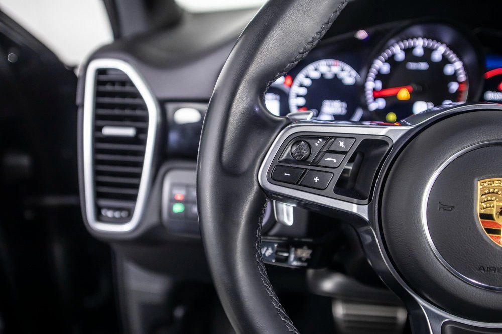 Used 2023 Porsche Cayenne S Platinum w/ Premium Package Plus image 35