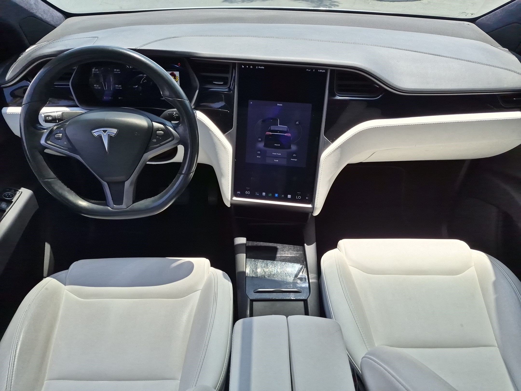 Used 2020 Tesla Model X Long Range AWD/4WD image 29