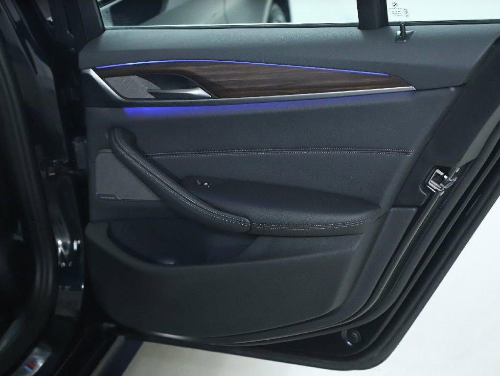 Certified 2022 BMW 540i xDrive w/ M Sport Package image 33