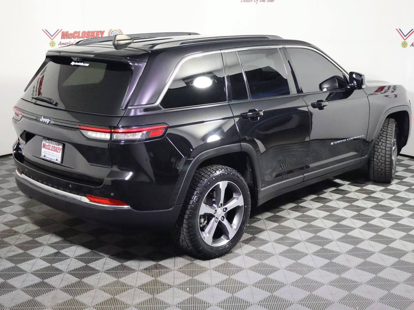 Used 2024 Jeep Grand Cherokee Limited 4xe w/ Luxury Tech Group II AWD/4WD image 3