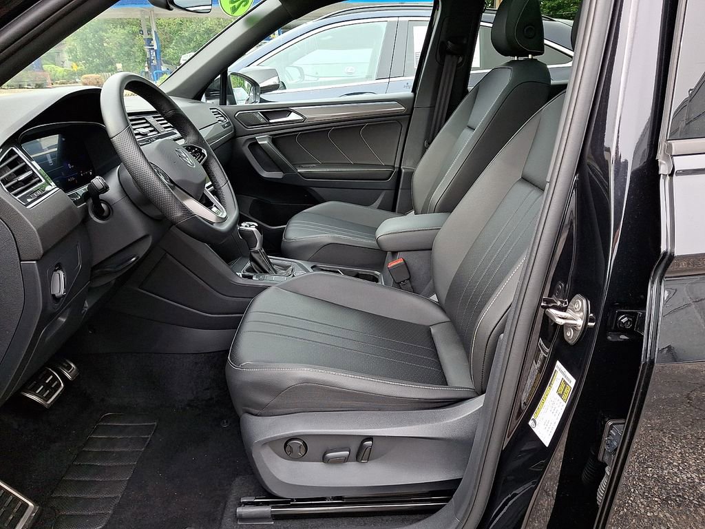 Used 2024 Volkswagen Tiguan SE R-Line AWD/4WD image 14