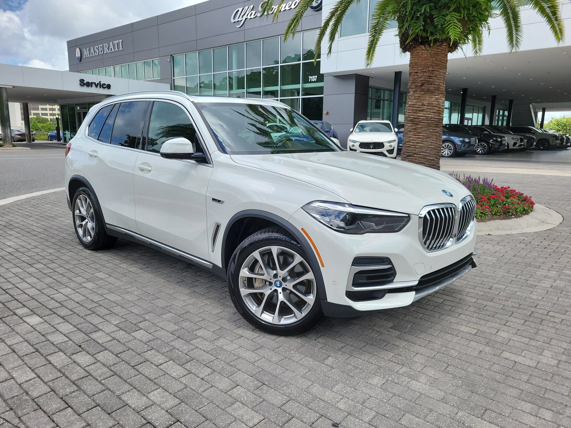 Used 2023 BMW X5 xDrive45e w/ Climate Comfort Package AWD/4WD image 1
