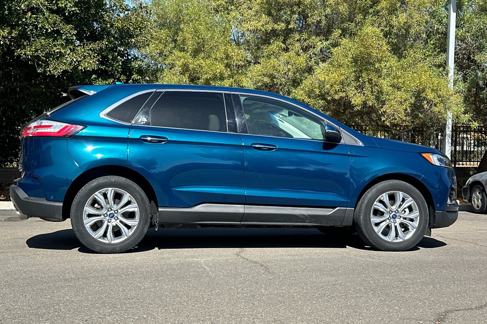 Used 2020 Ford Edge Titanium w/ Equipment Group 301A FWD image 3