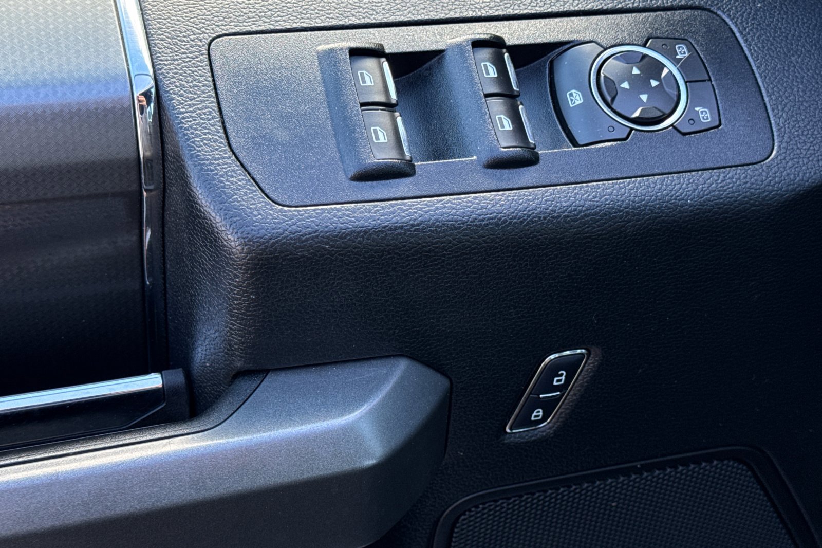 Used 2017 Ford F150 XLT w/ Equipment Group 302A Luxury image 10