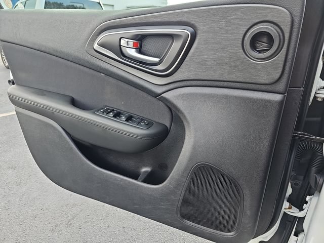 Used 2016 Chrysler 200 Limited w/ Anniversary Edition FWD image 32