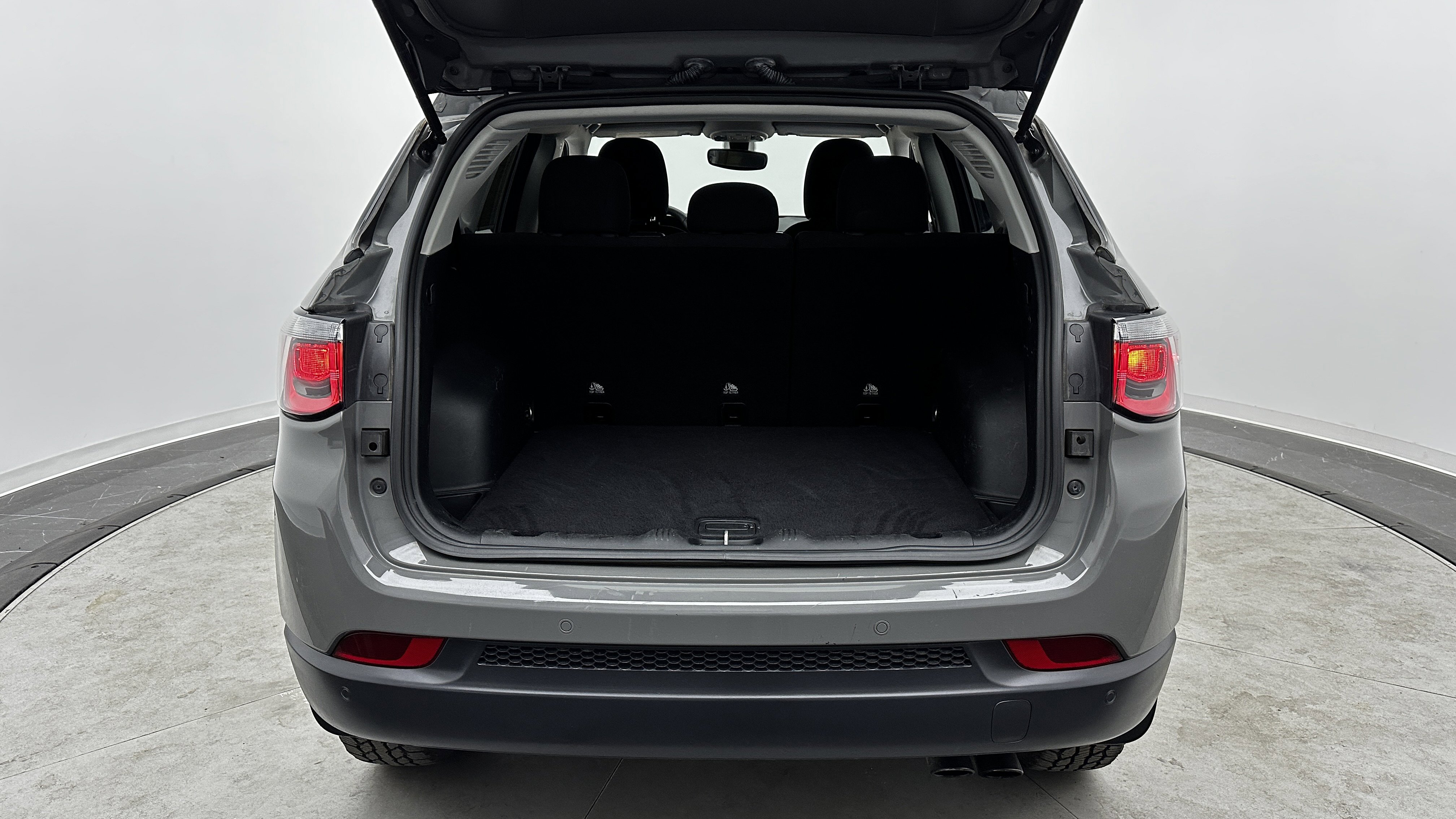 Used 2019 Jeep Compass Sport image 29