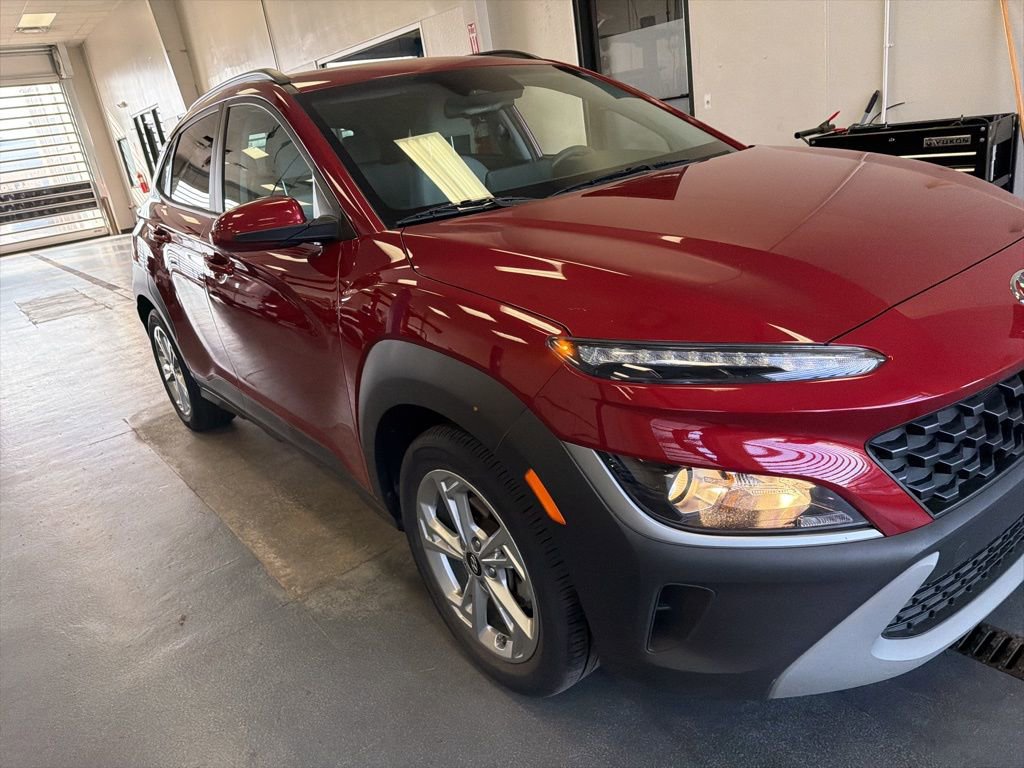 Used 2023 Hyundai Kona SEL w/ Cargo Package FWD image 5