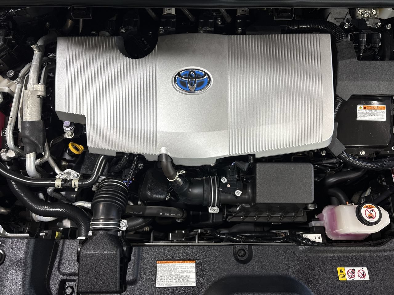 Used 2021 Toyota Prius Prime XLE w/ Carpet Mat Package (TMS) FWD image 26