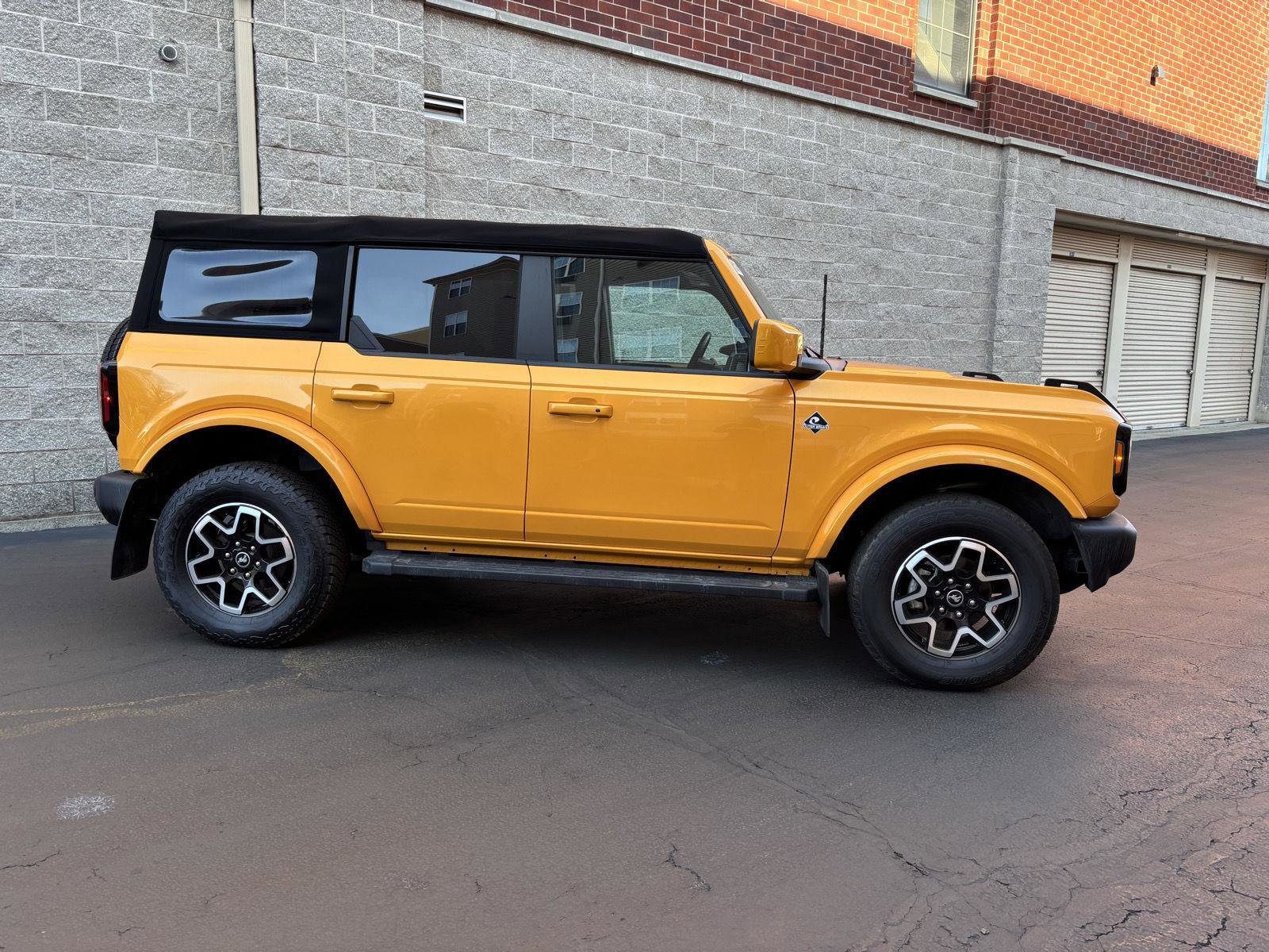 Used 2022 Ford Bronco Outer Banks image 2