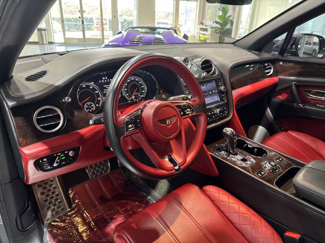 Used 2017 Bentley Bentayga image 52