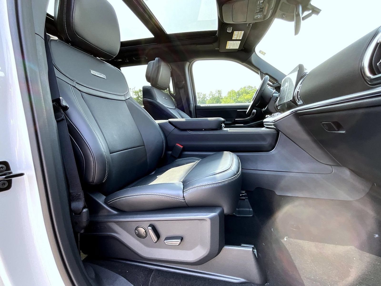 New 2027 Ford Expedition Platinum w/ Stealth Appearance Package AWD/4WD image 20