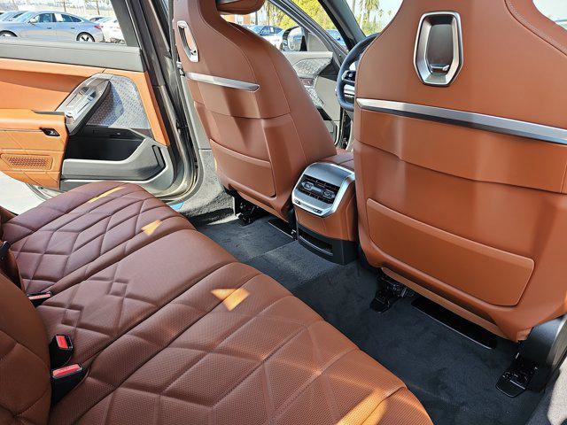 New 2025 BMW i7 M70 image 11