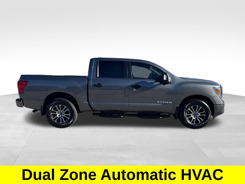 Used 2024 Nissan Titan SV w/ SV Convenience Package image 7