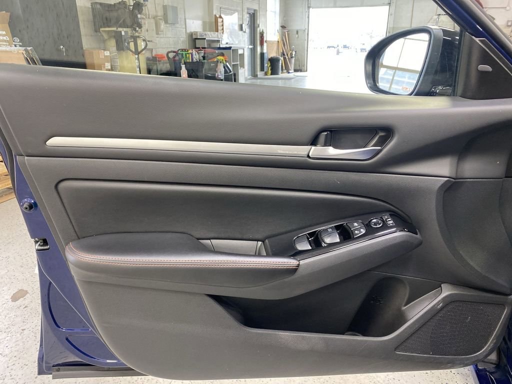 Used 2024 Nissan Altima 2.5 SR image 31
